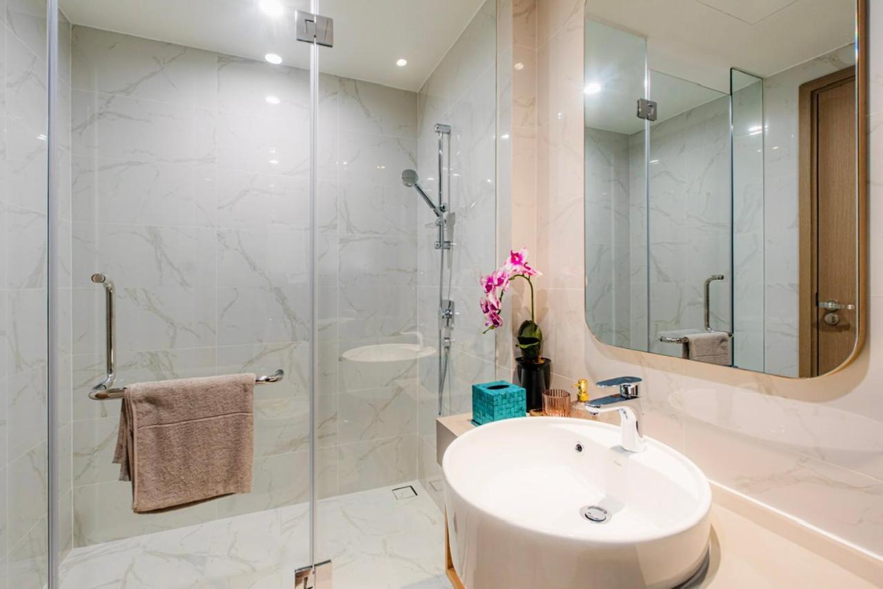 Zenity Luxury Apartment In District 1 Since 2024 ホーチミン市 エクステリア 写真